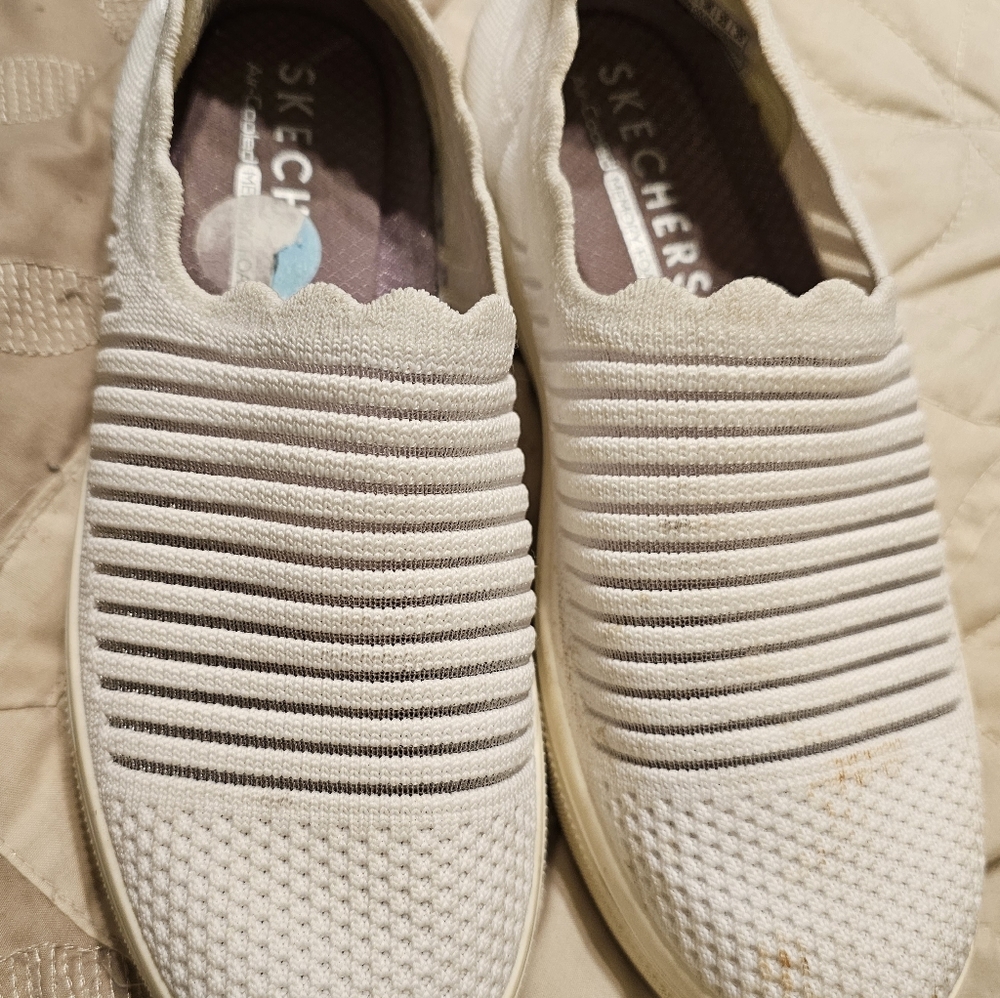 SKECHERS, MEMORY FOAM, AIR COOLED